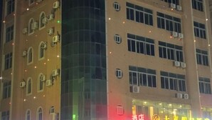A multi-story building with multiple windows and air conditioning units. - Q+ Maoming Daxi Holiday Hotel (Maoming)