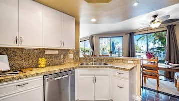 ثلاجة، ميكروويف، فرن، موقد طهي مسطح