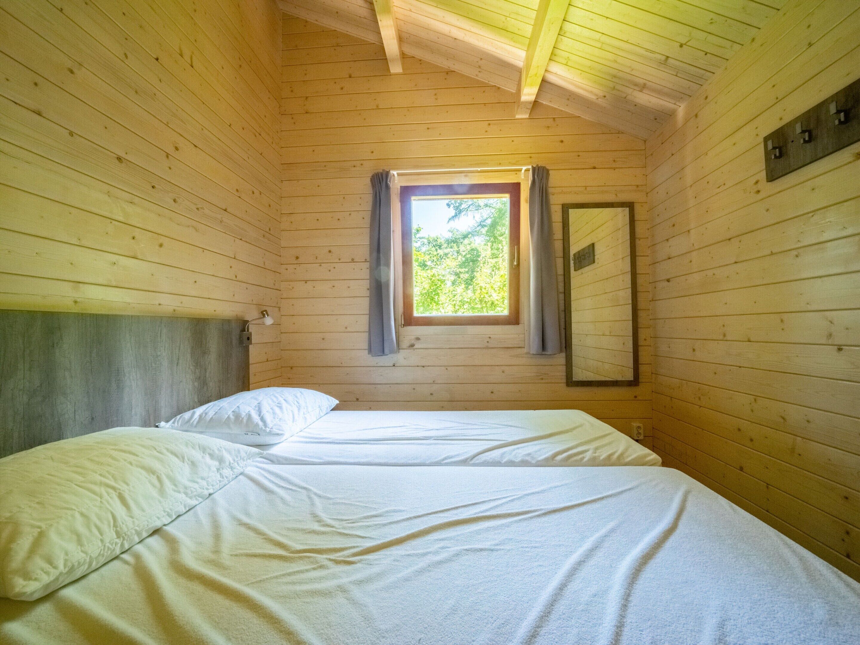 Chalet | 2 bedrooms, individually furnished, bed sheets