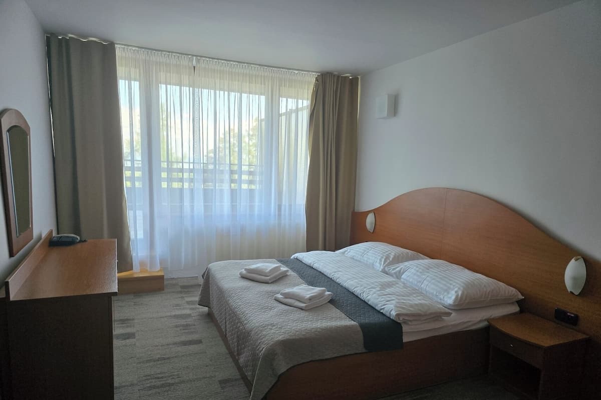 1 chambre, bureau, Wi-Fi gratuit, draps fournis