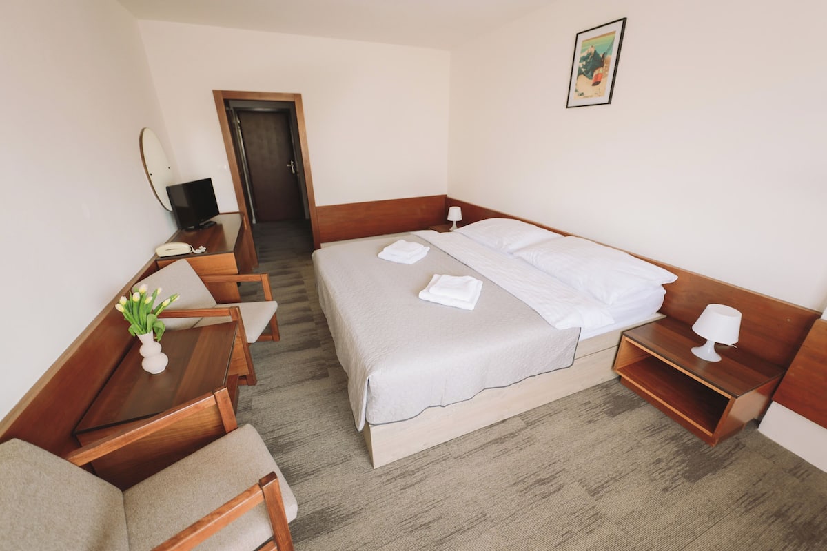 1 chambre, bureau, Wi-Fi gratuit, draps fournis