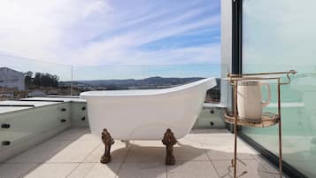 Exclusive-Doppel- oder -Zweibettzimmer, Balkon, Stadtblick | Ausblick vom Zimmer