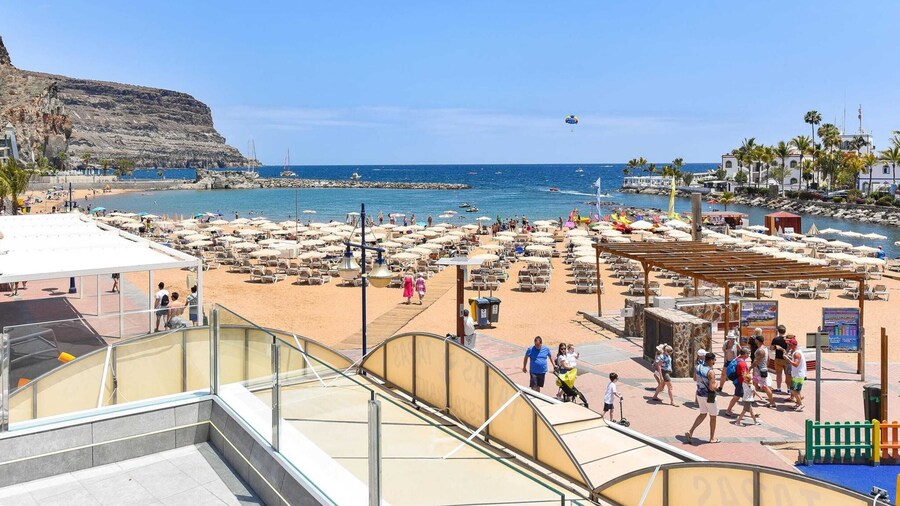 Apartment Mogan With Stunning Beach Views