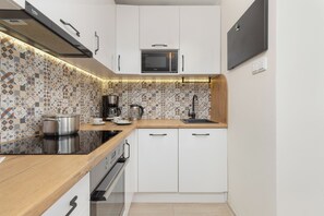 Apartment, 1 Schlafzimmer, Balkon | Eigene Küche | Mikrowelle, Ofen, Wasserkocher mit Kaffee-/Teezubehör, Wasserkocher