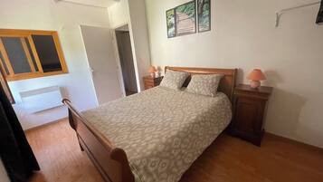 2 Schlafzimmer, Bügeleisen/Bügelbrett, Reisekinderbett, WLAN
