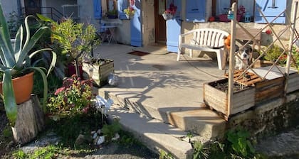 Maison Avec Terrasse au Pied de la Reculée