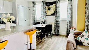 Apartment | Wohnbereich | Fernseher