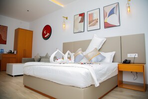 Deluxe Studio, Patio, City View | Desk, laptop workspace, free WiFi - Cloud9 Hotel (Lubumbashi)