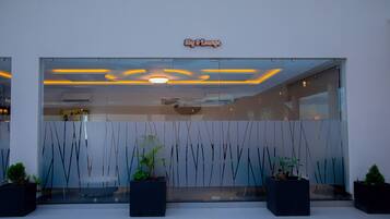 2 restaurants, breakfast, lunch, dinner served; Halal dishes