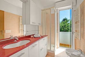 Standard Apartment, Multiple Bedrooms (Garden & Surf By Rossana) | Bathroom | Shower, bidet, towels, soap