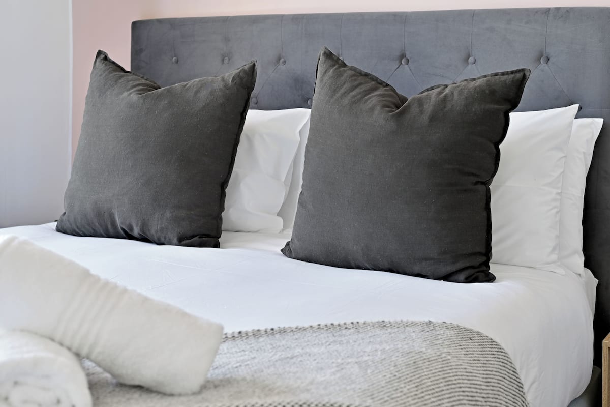 One Bedroom | 2 bedrooms, individually decorated, individually furnished