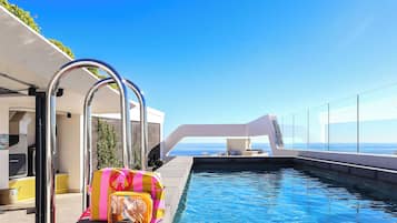 Outdoor pool, open 8:00 AM to 8:00 PM, pool loungers