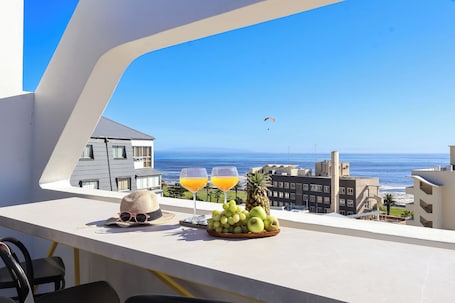 Rooftop terrace. EIGHTY2 ON M - Fluent Serviced Apartments