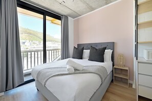 Căn hộ Cao cấp, ban công | Trang trí khác biệt, trang bị nội thất với thiết kế riêng biệt 