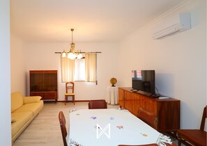 Classic Apartment, Balcony, City View | Dining room - Oliveira Douro House (Peso da Régua)