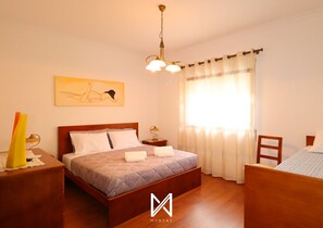 Classic Apartment, Balcony, City View | Iron/ironing board, free WiFi, bed sheets - Oliveira Douro House (Peso da Régua)