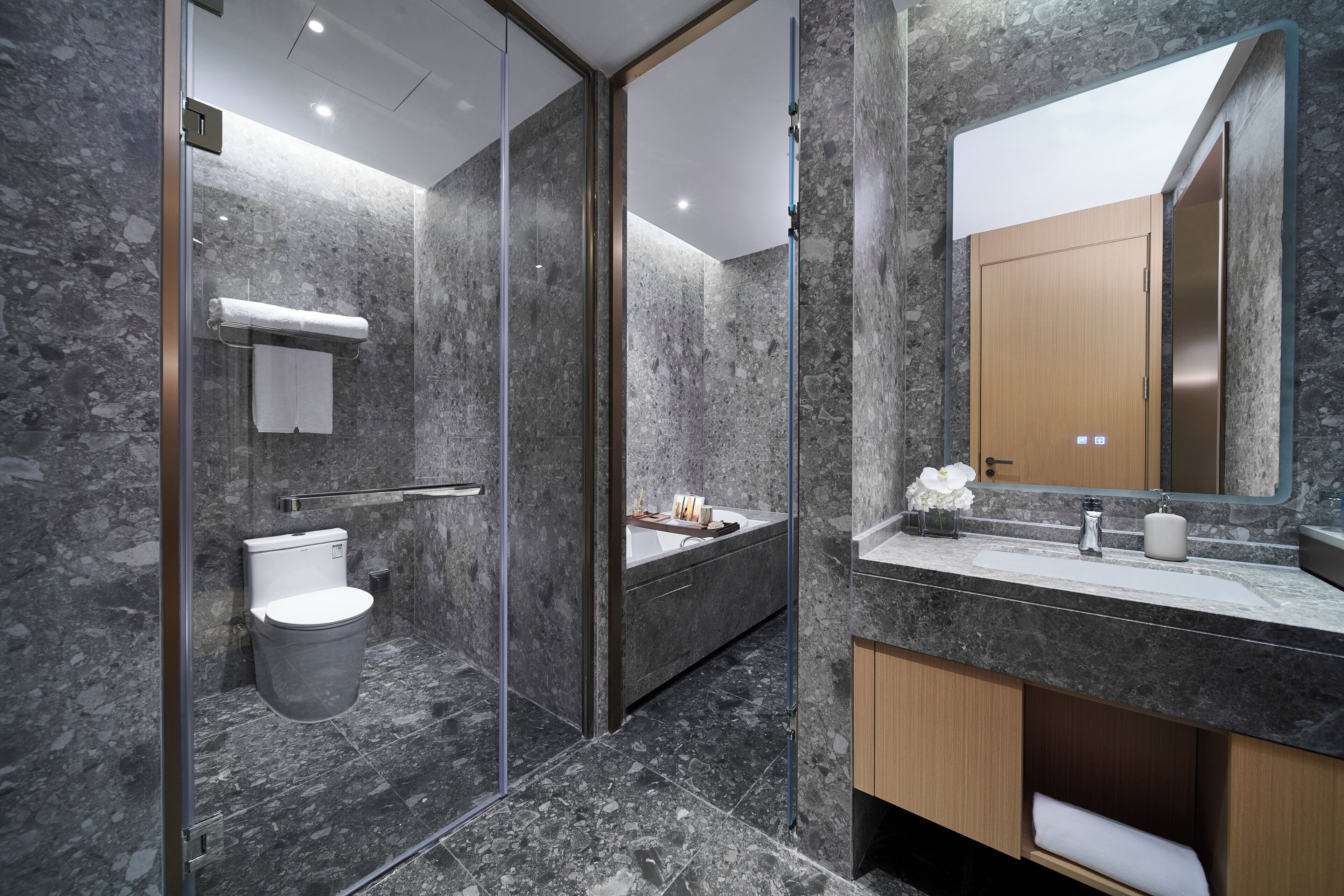 Deep-soaking bathtub, rainfall showerhead, hair dryer, bathrobes