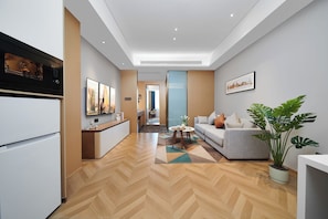 羽絨被、客房內保險箱、布置獨特、書桌