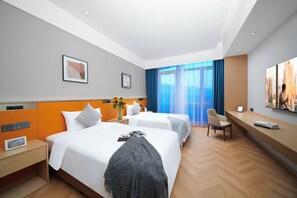 Duntäcken, värdeförvaringsskåp på rummet, unika möbler och skrivbord