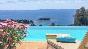 Villa (4 Bedrooms) | Interior