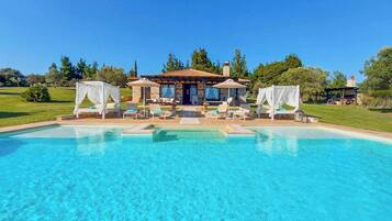 Villa (4 Bedrooms) | Interior