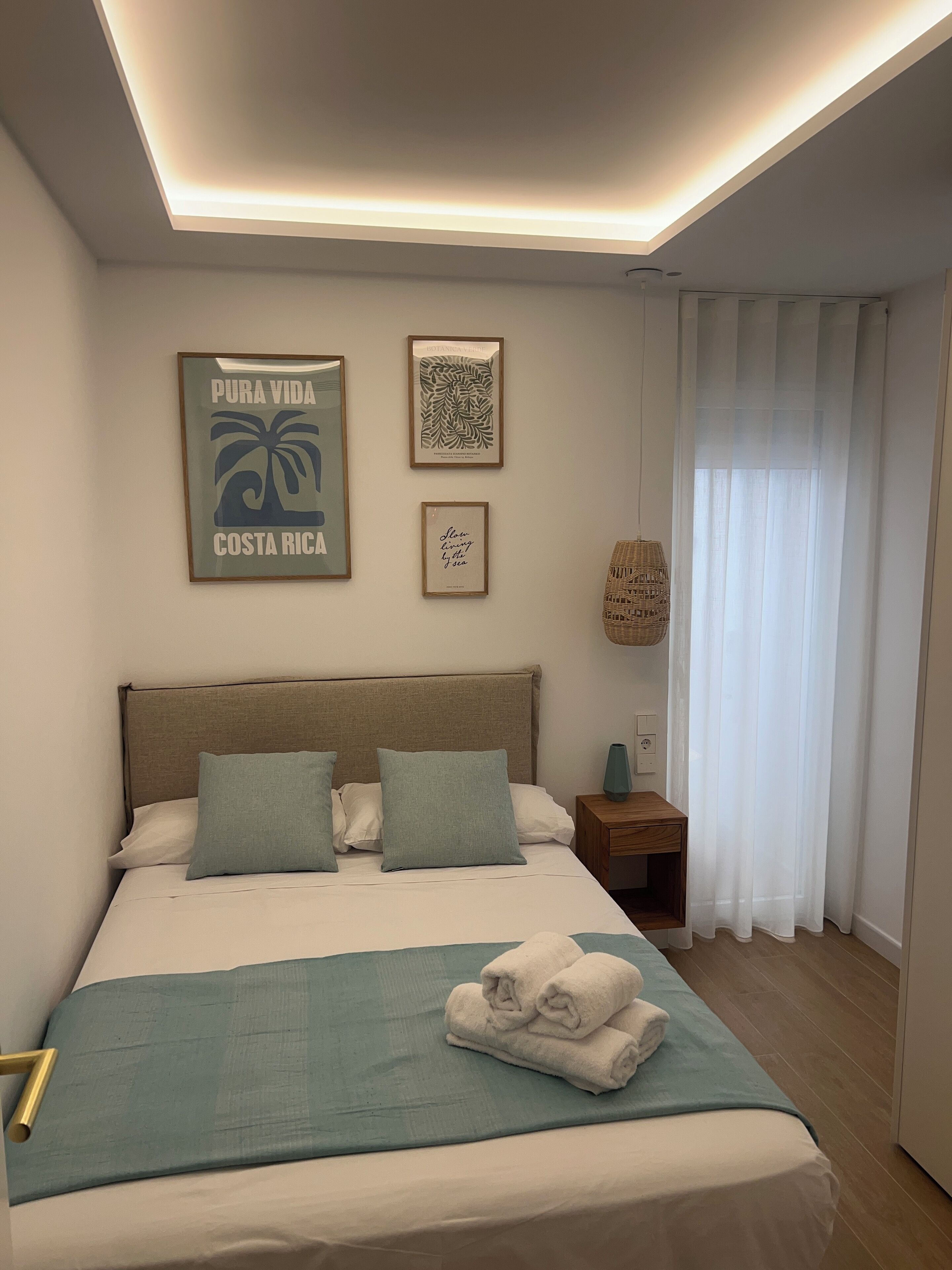 3 bedrooms, iron/ironing board, WiFi, bed sheets