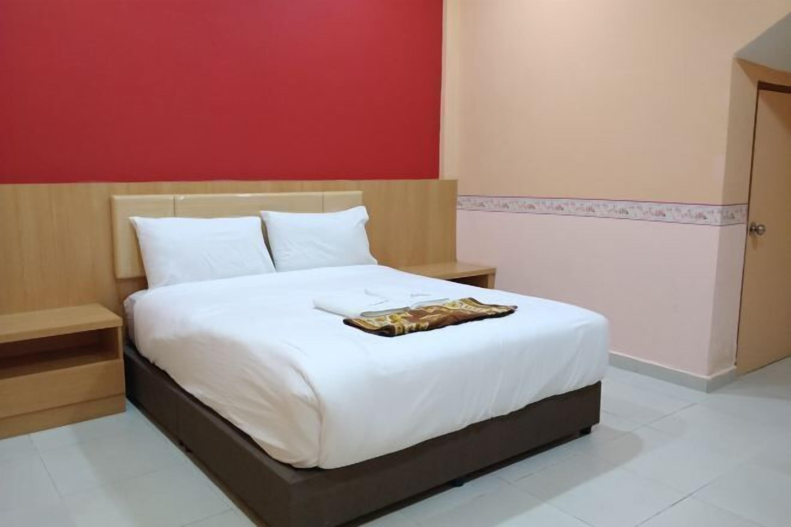 Laptop workspace, free WiFi, bed sheets