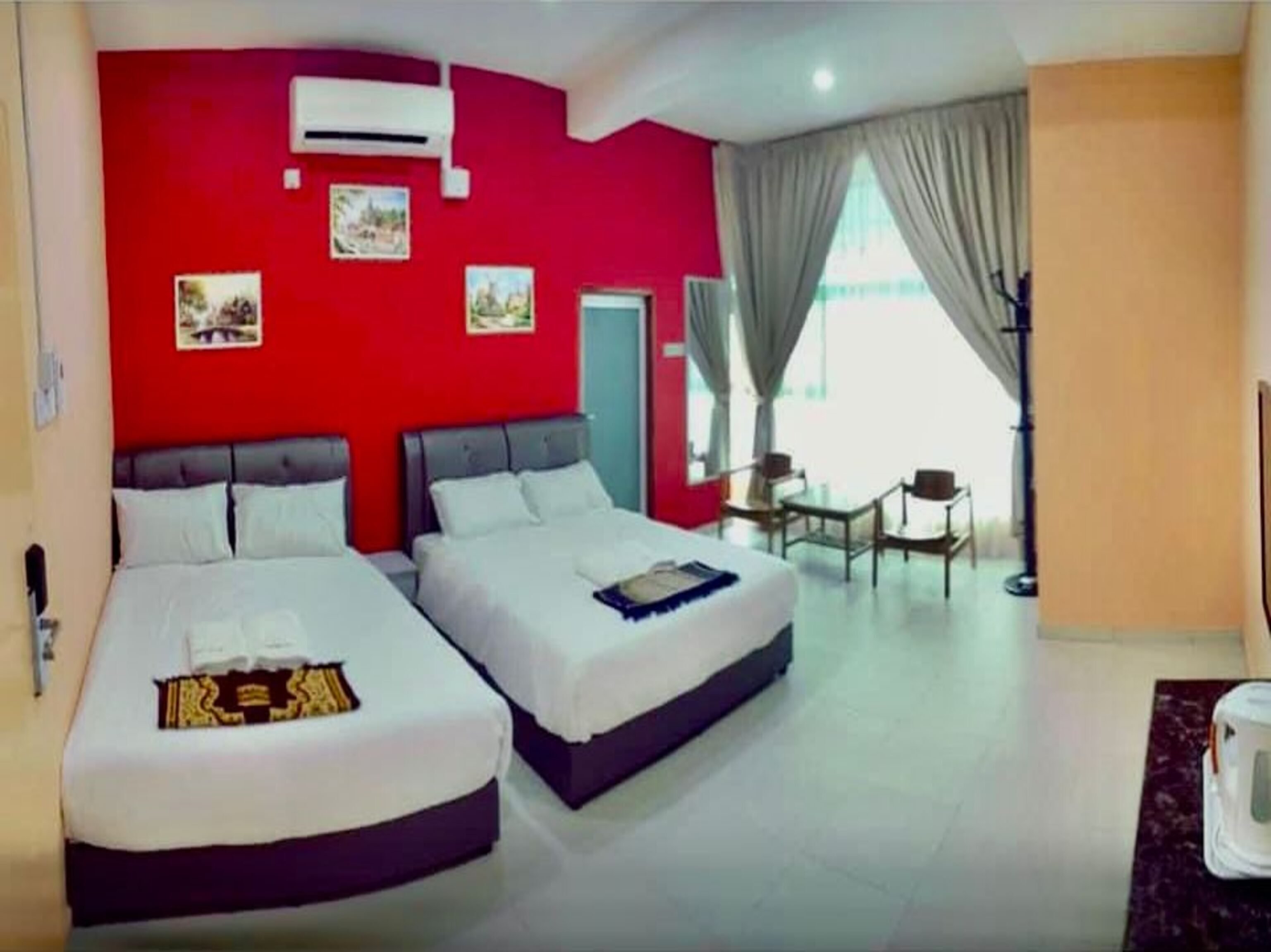 Phòng Suite dành cho gia đình | Khu vực làm việc phù hợp cho laptop 