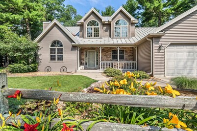 5BR Retreat: Waterfront, Kayaks, BBQ & More
