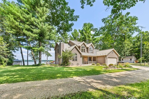 5BR Retreat: Waterfront, Kayaks, BBQ & More