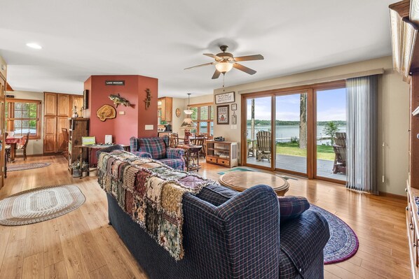 Télévision, cheminée