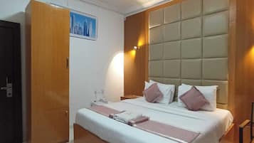 Chambre Classique, balcon | Bureau, espace de travail pour ordinateur portable, Wi-Fi gratuit