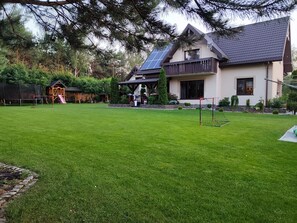 Sport court - Blisko Warszawy! Przytulny pokój na poddaszu z łazienką  (Województwo mazowieckie)