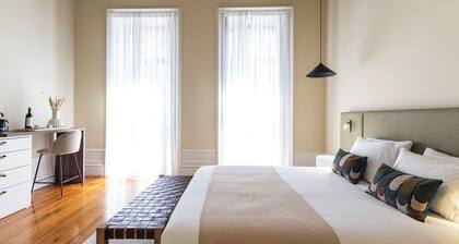 Guesthouse Bonjardim by LovelyStay