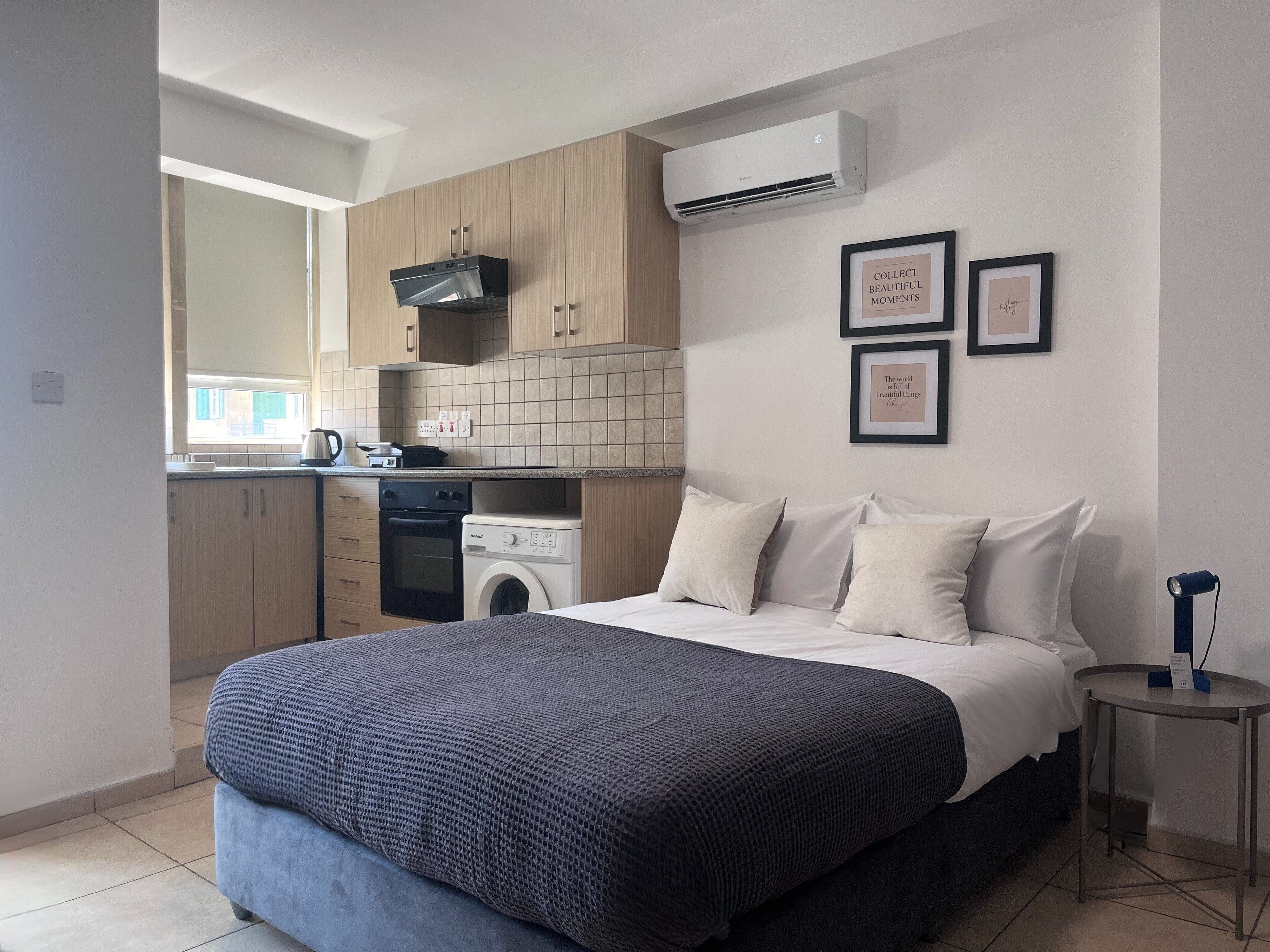 Luxury Studio, City View | Blackout drapes, iron/ironing board, free WiFi