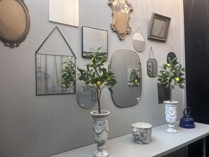 Cortinas blackout, tabla de planchar con plancha y wifi gratis