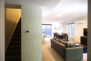 Premium Townhome, 4 Bedrooms, Courtyard View | Living area | 42-inch Smart TV with cable channels