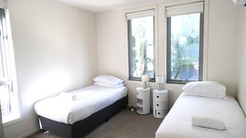 Premium-Stadtwohnung, 4 Schlafzimmer, Blick auf den Innenhof | Ausblick vom Zimmer
