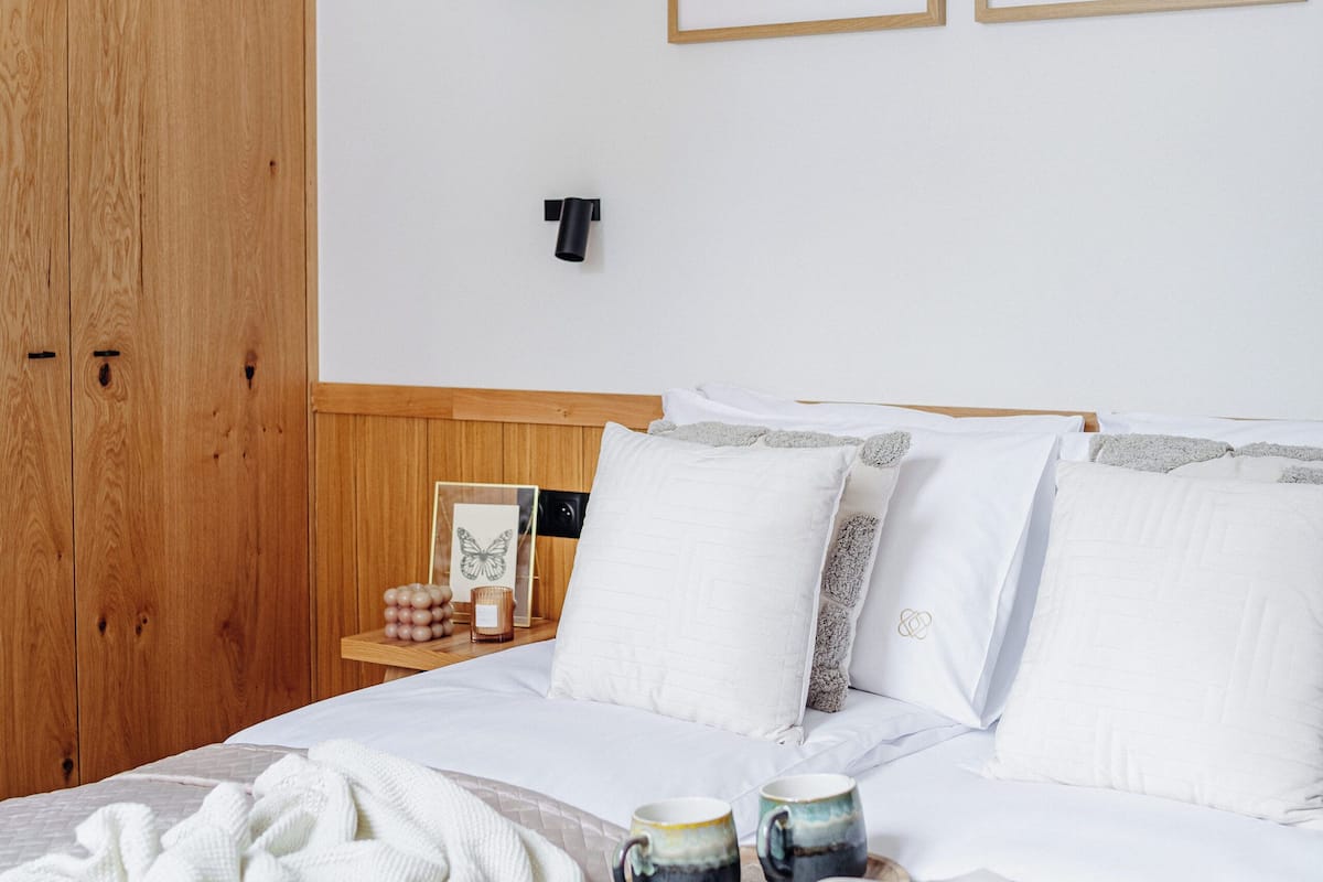 Premium bedding, individually decorated, individually furnished, desk