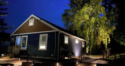 Charming 2-bedroom house in welcoming Winooski with WiFi, laundry Pets&fence