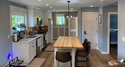 Charming 2-bedroom house in welcoming Winooski with WiFi, laundry Pets&fence