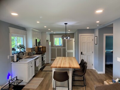 Charming 2-bedroom house in welcoming Winooski with WiFi, laundry Pets&fence