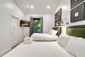 9 habitaciones, tabla de planchar con plancha, wifi y ropa de cama 