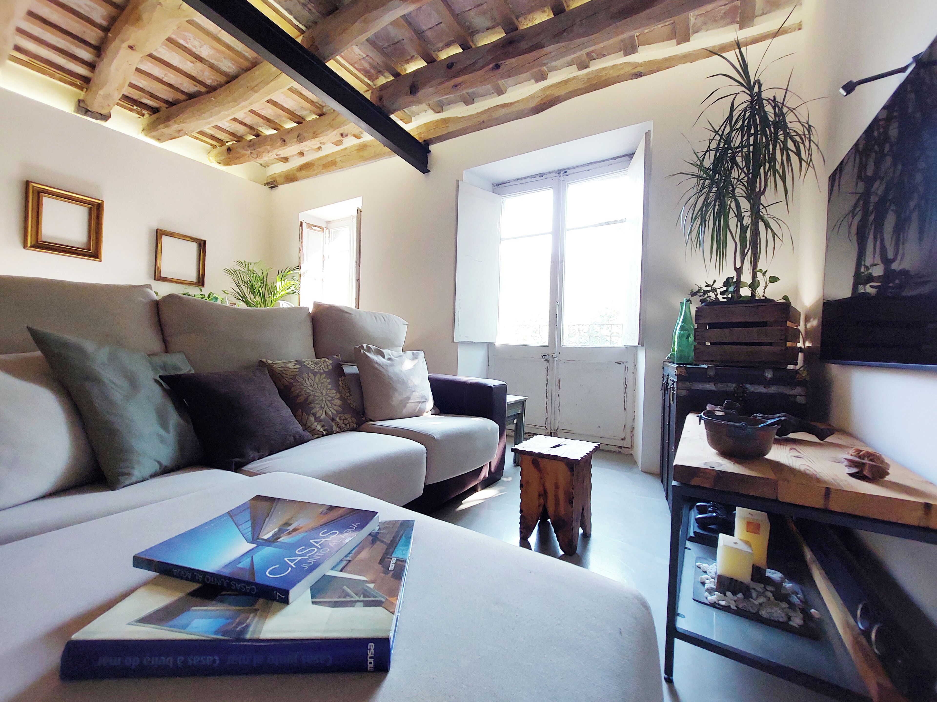 Una Smart TV, una pantalla de ordenador