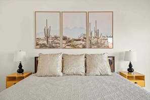 3 bedrooms, iron/ironing board, travel crib, WiFi - SunDrop By The Cohost Company (Joshua Tree)