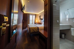 Standard Room, City View | In-room safe, blackout drapes, free WiFi, bed sheets