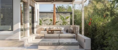 Suite Junior, piscine privée, vue partielle sur la mer | Piscine privée