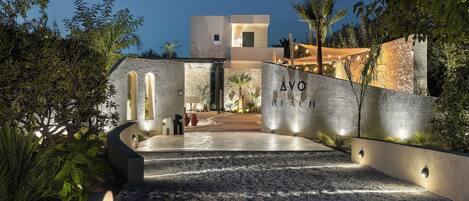 Fachada de la propiedad