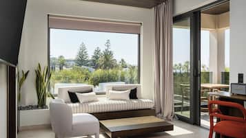 One-Bedroom Suite with Outdoor Jacuzzi | 客房景觀