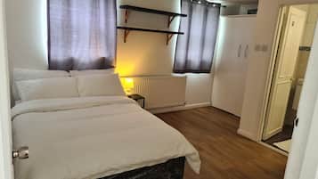 House | 4 bedrooms, desk, iron/ironing board, free WiFi